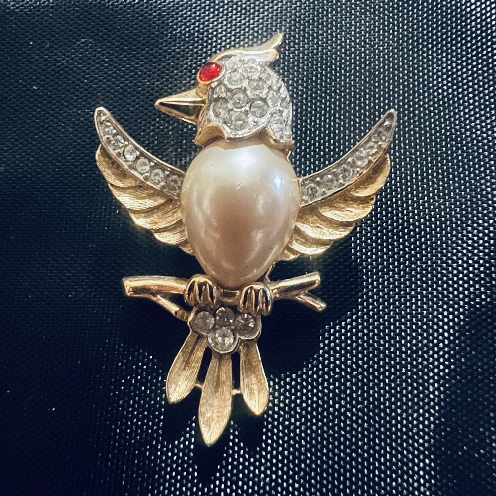 Vintage Trifari Jelly Belly Brooch Bird Pearl Rhinestone